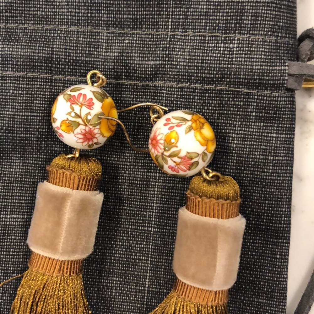 Beautiful Earings - Picture 2 of 3